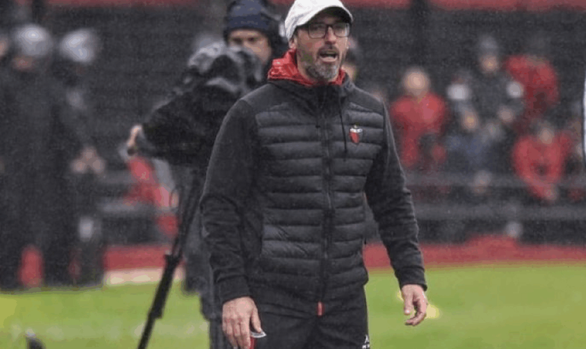 Minella destacó el juego de Colón.