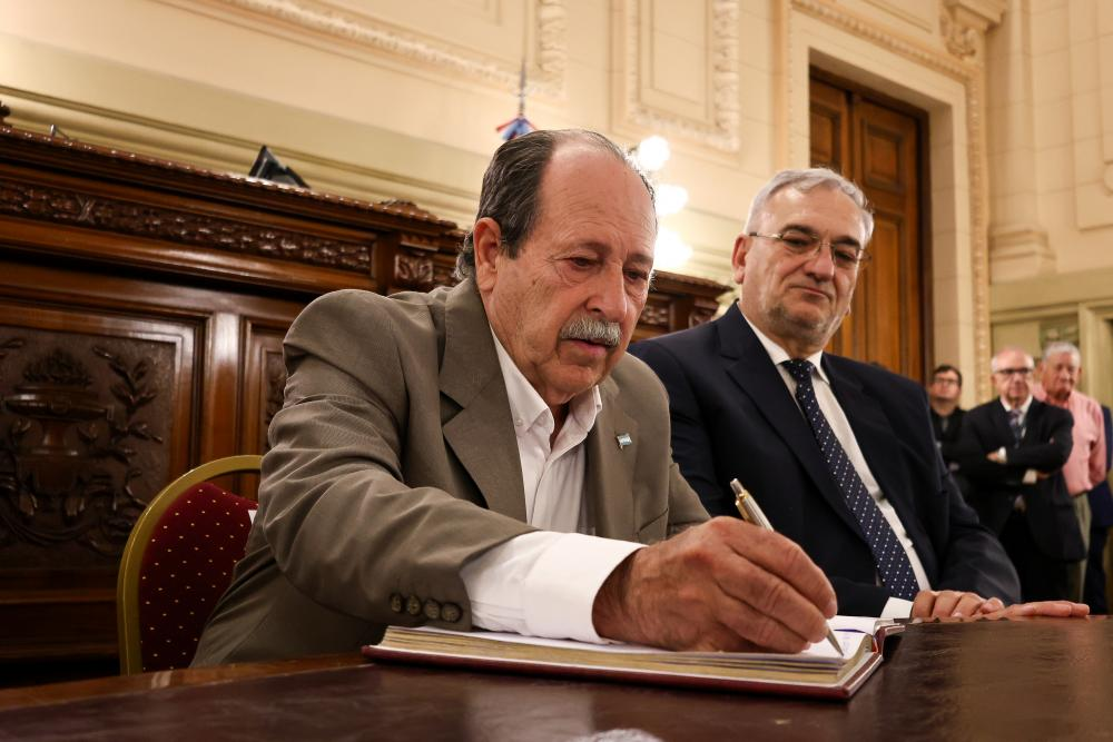 Owen Crippa en el Senado de Santa Fe
