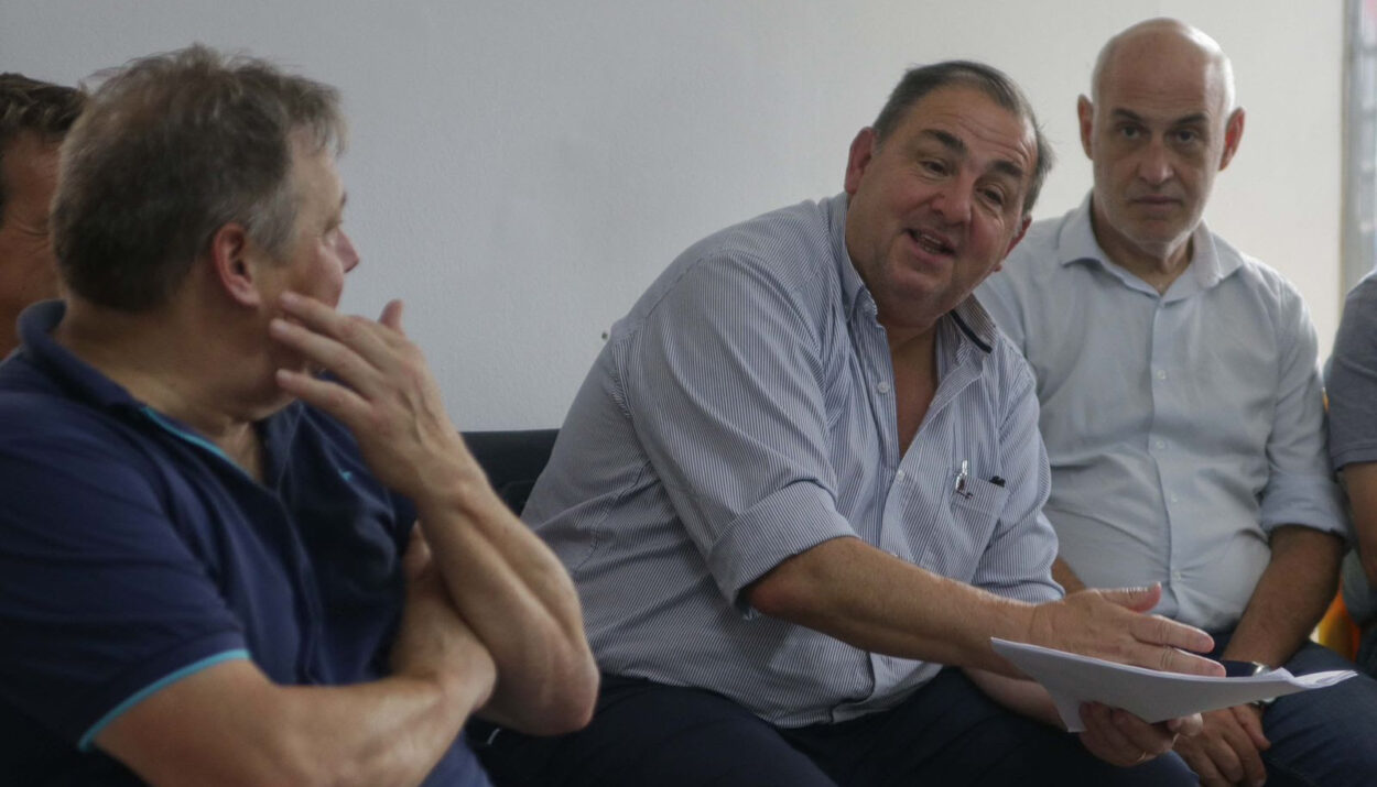 Poletti con vecinales